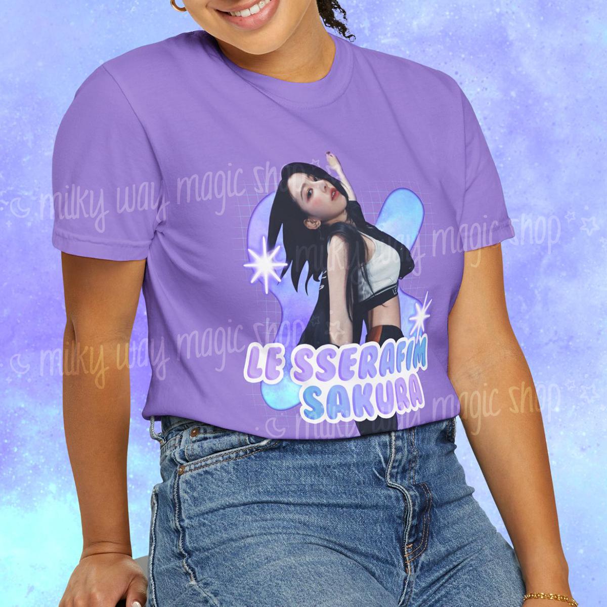 アイドル LESSERAFIM PHOTO S/S T-SHIRT (BK_M) LE SSERAFIM – [LE SSERAFIM] Photo S/S T-Shirt | KPOPMART.COM